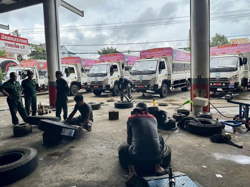 Trung tâm Dịch vụ lốp xe Thuần Lý