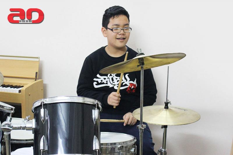 Học đánh trống Drum tại trung tâm nghệ thuật Adam không phân biệt lứa và độ tuổi