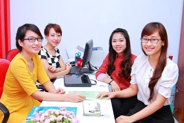 Bạn nhận được mức lương cứng và mức hoa hồng tùy theo số lượng học viên và bạn tìm kiếm được.