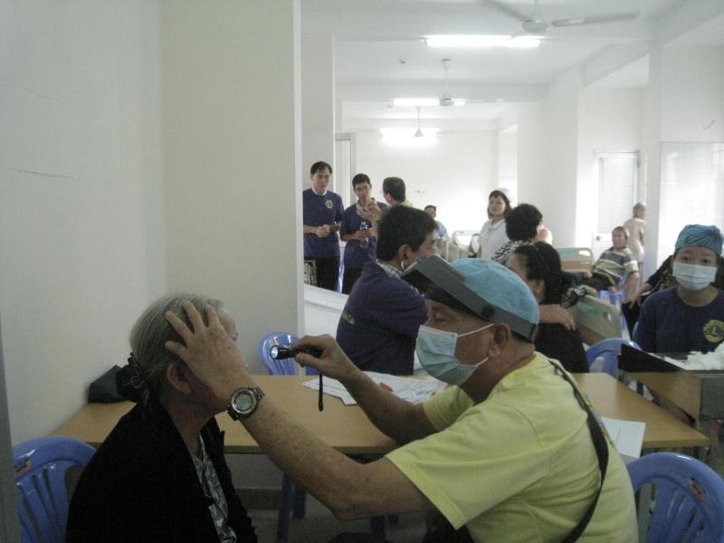 Trung tâm Medic Optic còn là đơn vị tiên phong tại Việt Nam khi đã áp dụng kỹ thuật mổ Lasek
