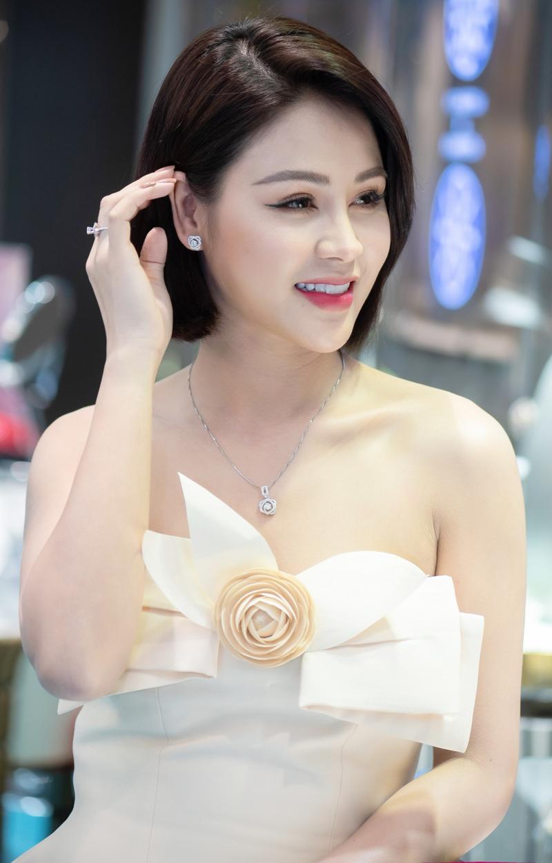 Không đeo đồ trang sức nặng.