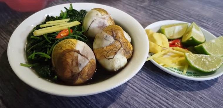 Trứng vịt lộn hầm ngải cứu