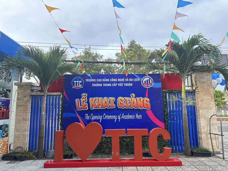 Trường Cao Đẳng Công Nghệ Và Du Lịch