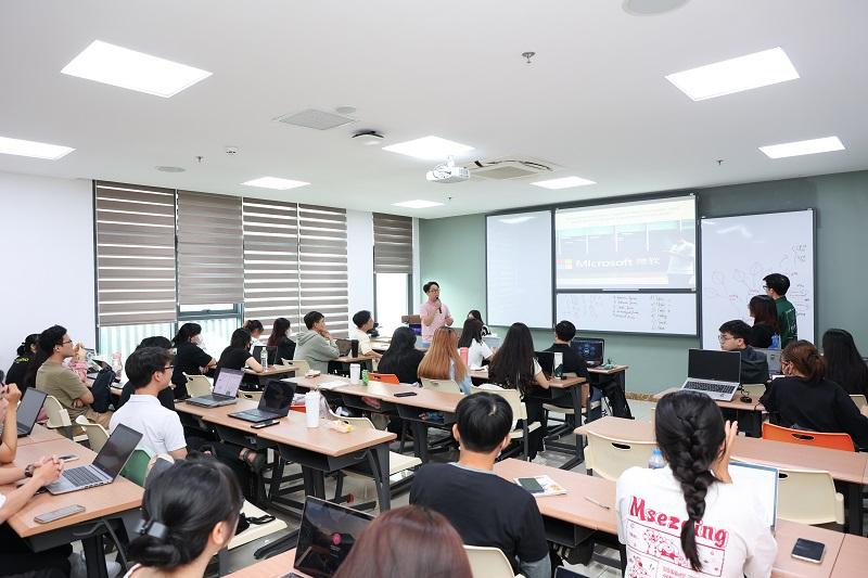 Trường Đại Học Kinh Tế TP.HCM (UEH)