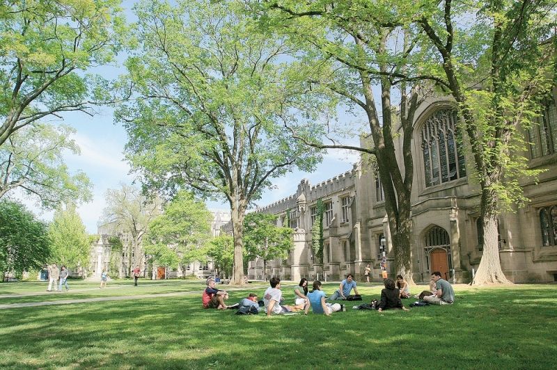 Khuôn viên rộng rãi của đại học Harvard