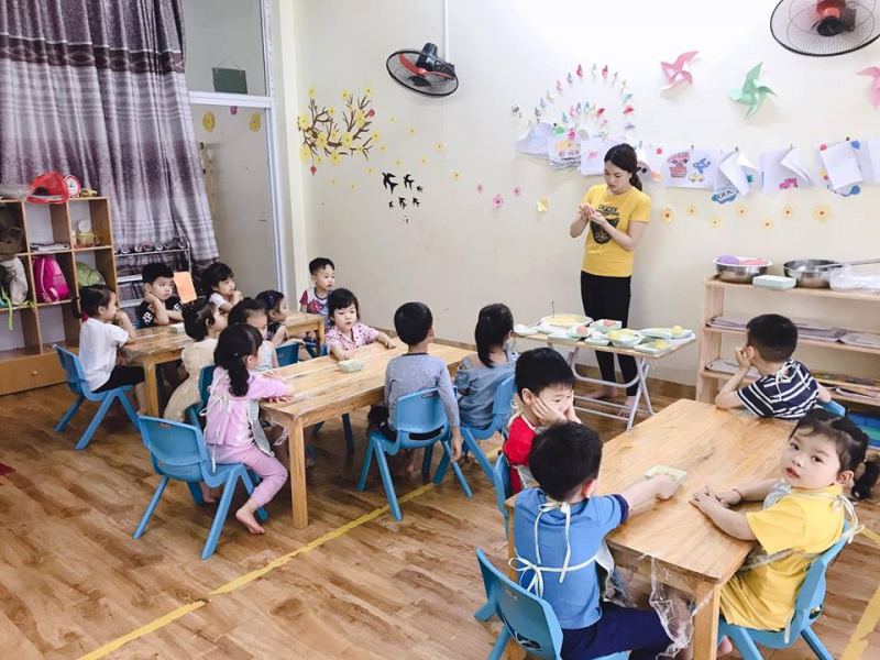 Các phòng học của Bé Ong được bố trí rộng rãi và thoáng đãng với đầy đủ ánh sáng tự nhiên, có đồ chơi phong phú và an toàn