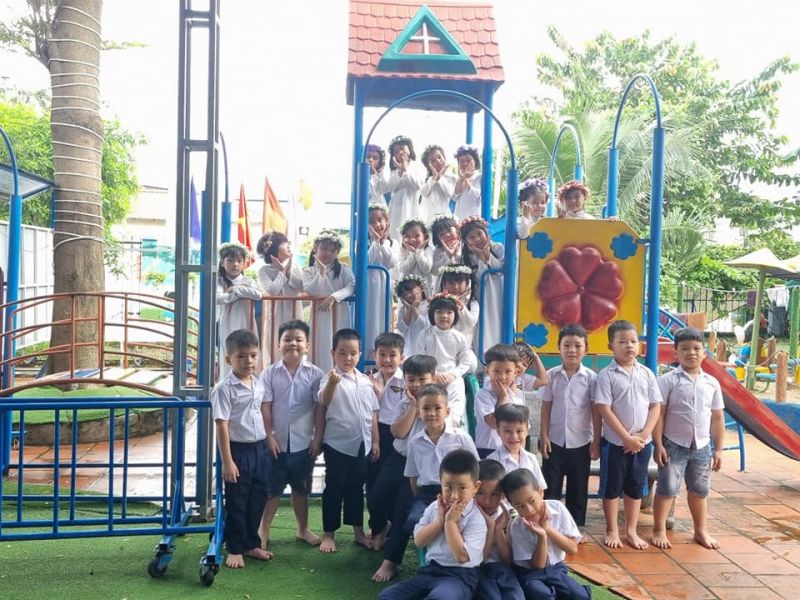 Trường mầm non Hoa Ban Đỏ
