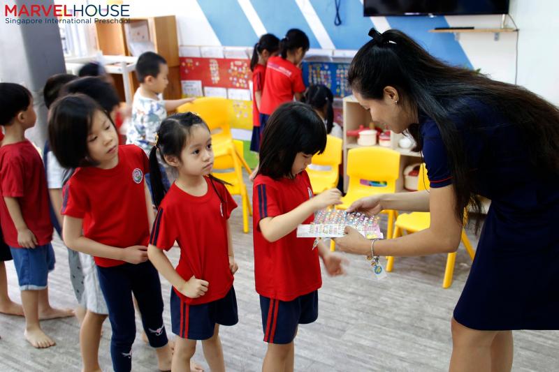 Vâng lời cô dặn
