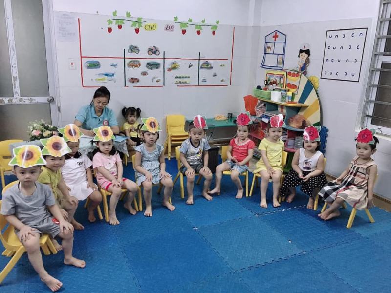Phòng học rộng rãi, thoáng mát, với hệ thống điều hòa và các trang thiết bị hiện đại cùng các giáo cụ hỗ trợ tối đa cho chương trình học và phương pháp montesseri