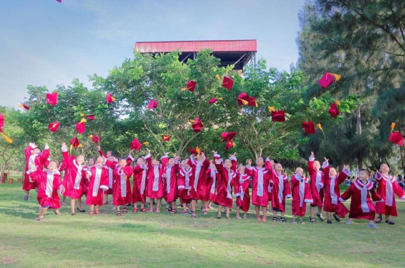 Các bé tốt nghiệp tại Mầm non Sơn Ca.