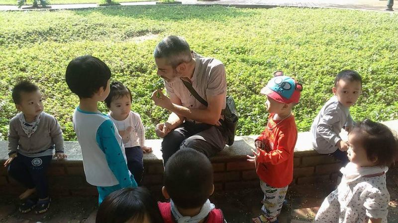 Trẻ được tham gia các hoạt động khám phá thế giới xung quanh