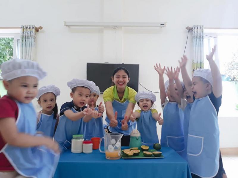 Rèn luyện kỹ năng sống và những giá trị cốt lõi thể hiện qua 6 tính cách được giáo dục thường xuyên: Tự tin – Năng động – Sáng tạo – Quan tâm – Chia sẻ – Có trách nhiệm