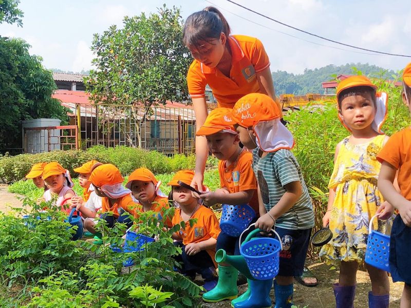 Đội ngũ giáo viên của trường đều là những cô giáo đã có chứng chỉ đào tạo Montessori cấp quốc tế, với năng lực giáo dục tốt nhất cùng với sự tận tâm, yêu nghề, yêu trẻ nhỏ