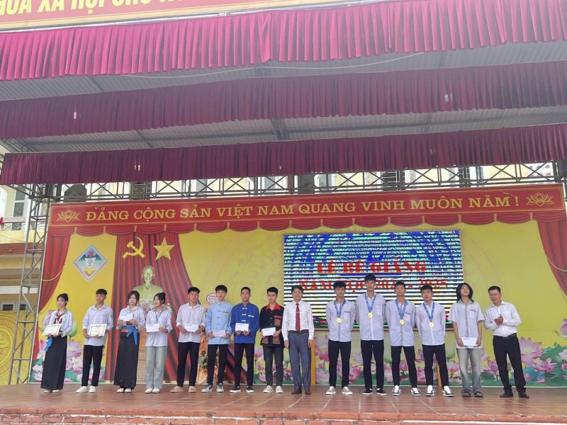 Trường phổ thông Dân Tộc Nội Trú Hà Nội