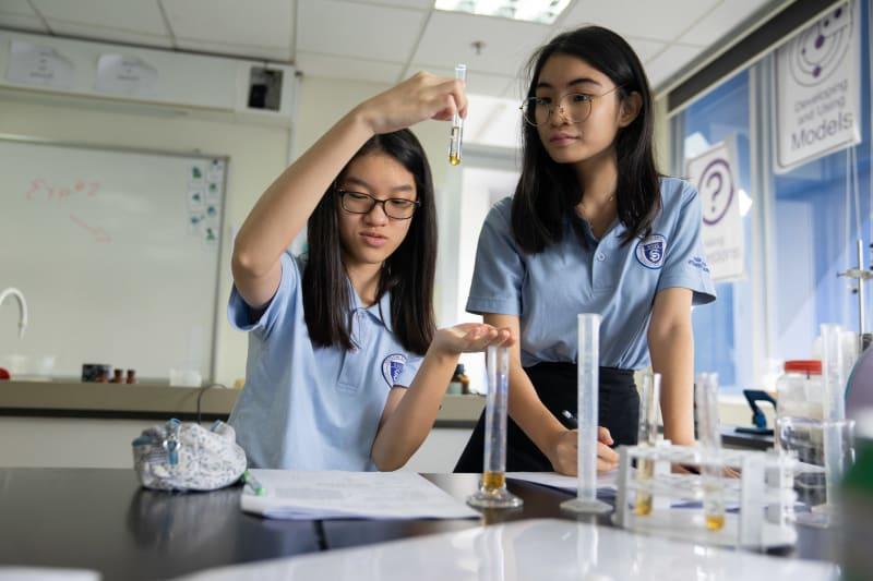 Được va chạm những trường hợp thực tế nên hoc sinh luôn học được kỹ năng phân tích tốt