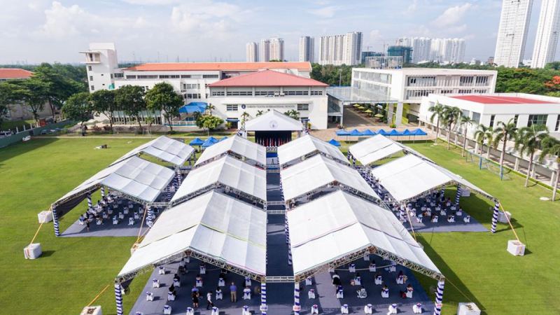 Trường Quốc tế Nam Sài Gòn (SSIS) được thành lập năm 1997 bởi Tập đoàn Phú Mỹ Hưng để đáp ứng nhu cầu giáo dục Mỹ ngày càng tăng cho cả cư dân địa phương và gia đình người nước ngoài.
