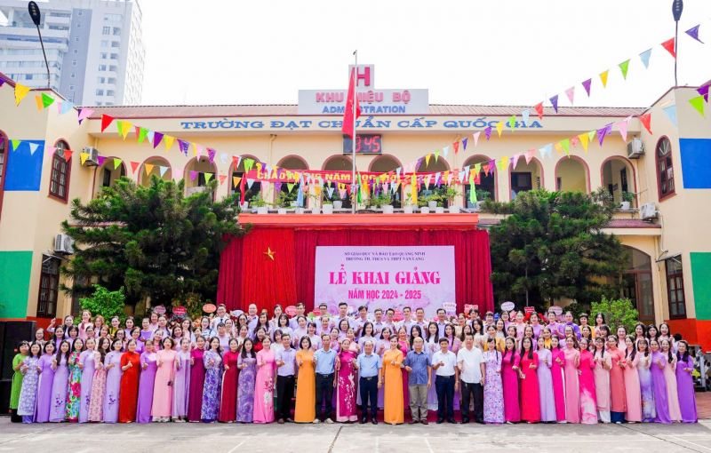 Trường TH, THCS và THPT Văn Lang