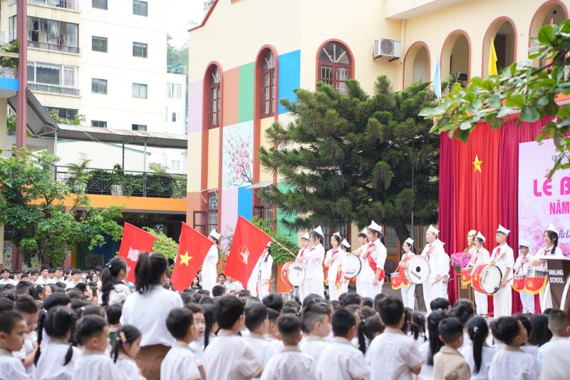Trường TH, THCS và THPT Văn Lang