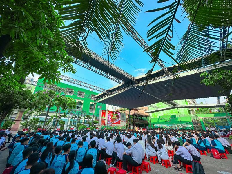 TRƯỜNG THCS & THPT HỒNG ĐỨC