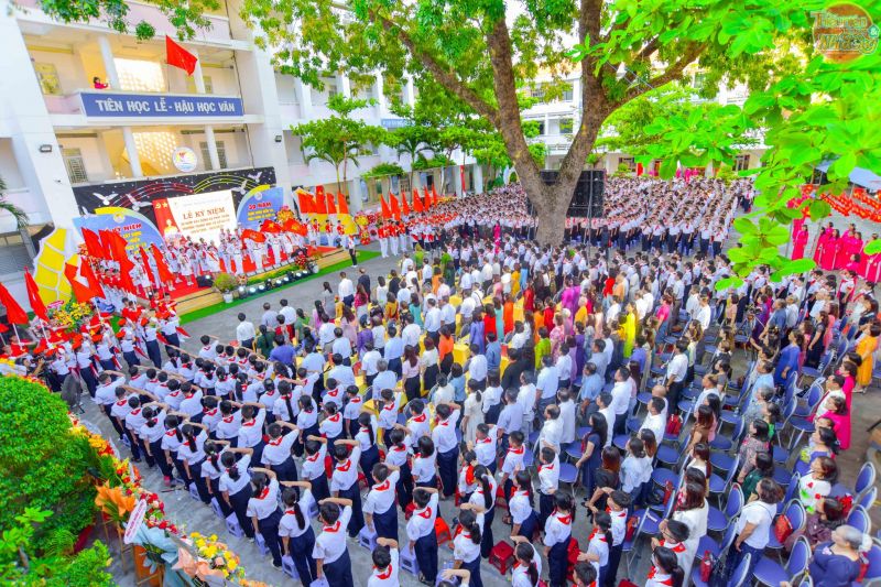 Trường THCS Âu Cơ