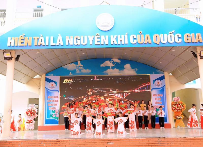 Trường THCS Bạch Đằng