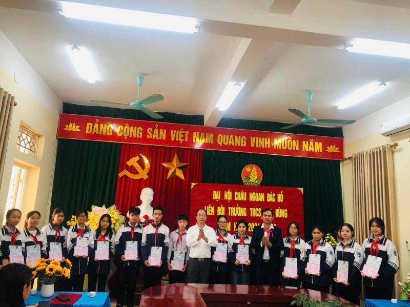 Trường THCS Đại Hùng