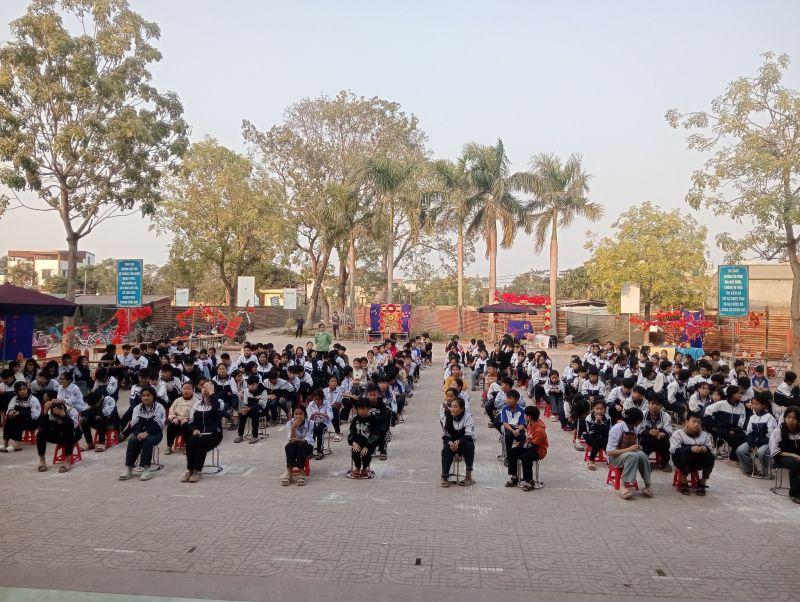 Trường THCS Đại Hùng