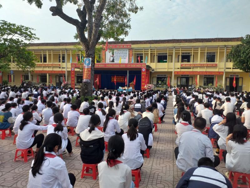 Trường THCS Diễn Hồng