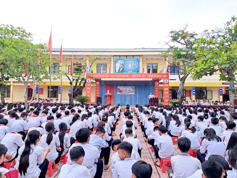 Trường THCS Diễn Lâm