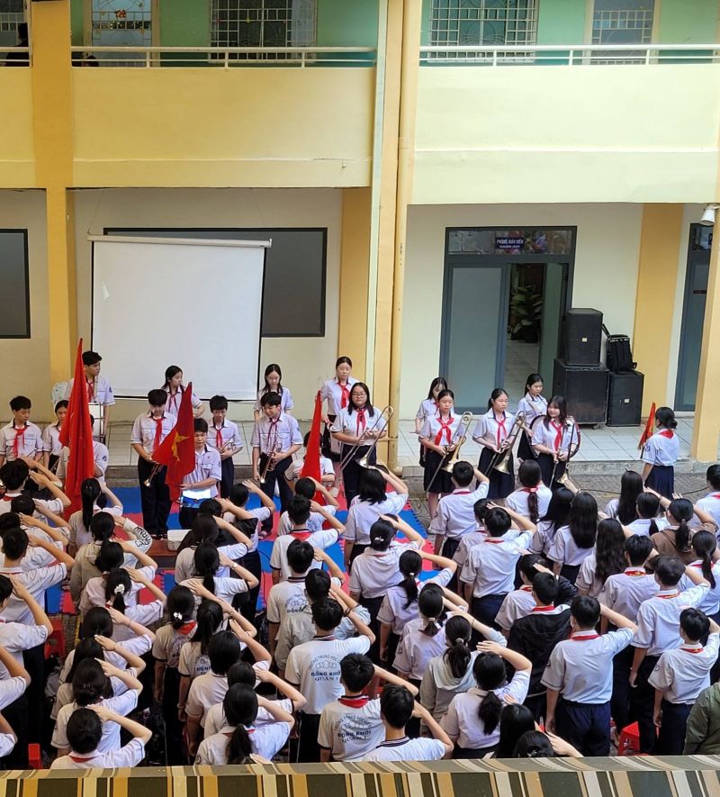 Trường THCS Đồng Khởi