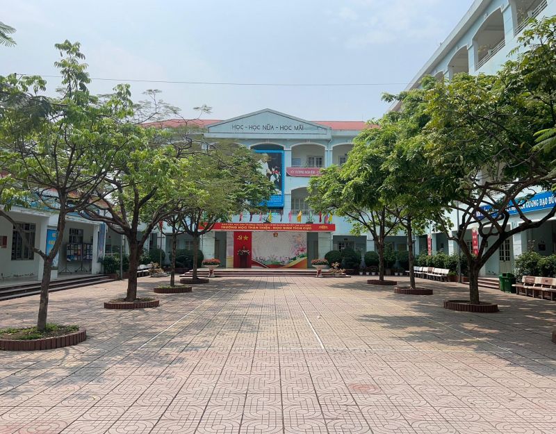 Trường THCS Hạ Đình