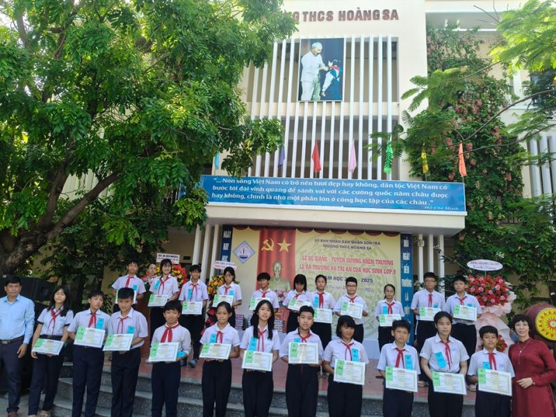 Trường THCS Hoàng Sa