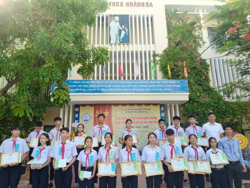Trường THCS Hoàng Sa