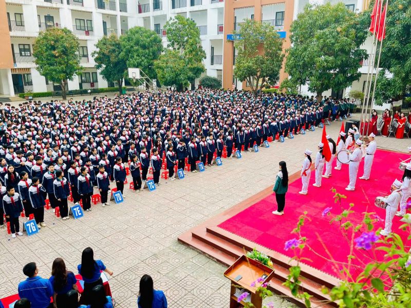 Trường THCS Hưng Bình