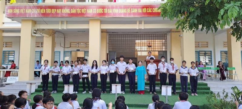 Trường THCS Hưng Thạnh