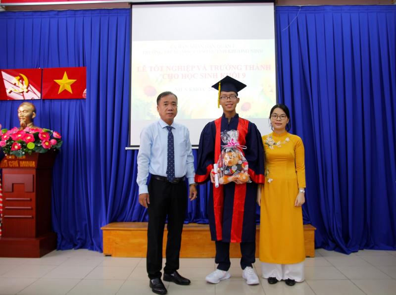 Trường THCS Huỳnh Khương Ninh