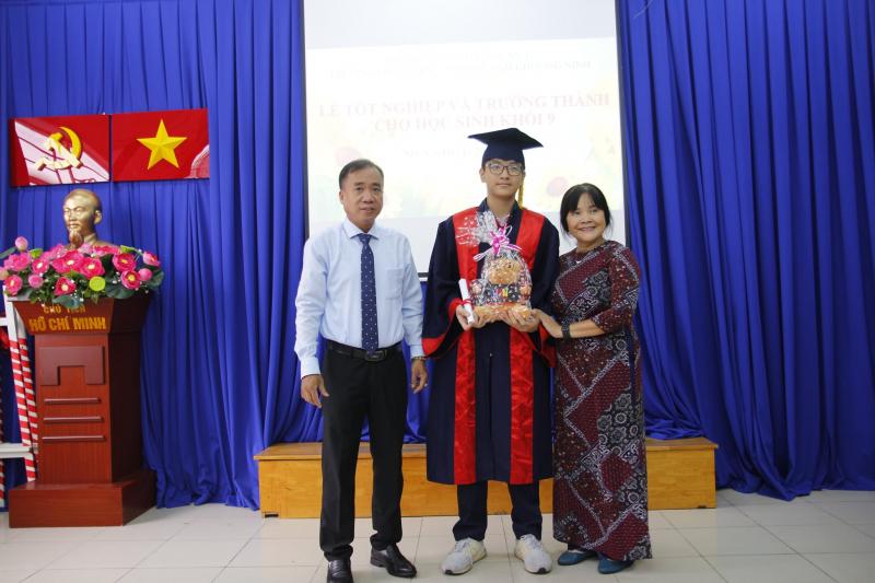 Trường THCS Huỳnh Khương Ninh