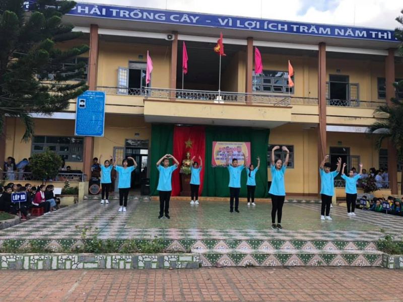 Trường THCS Huỳnh Thúc Kháng