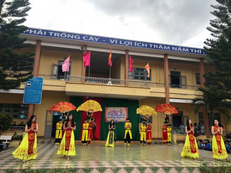 Trường THCS Huỳnh Thúc Kháng