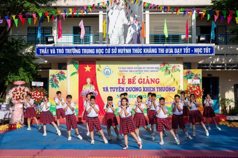 Trường THCS Huỳnh Thúc Kháng