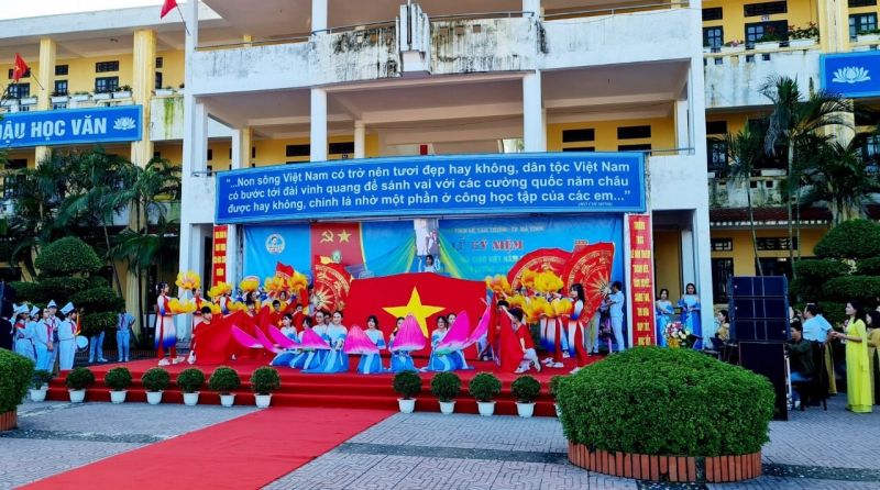 Trường THCS Lê Văn Thiêm