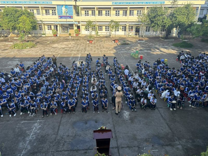 Trường THCS Long Tuyền
