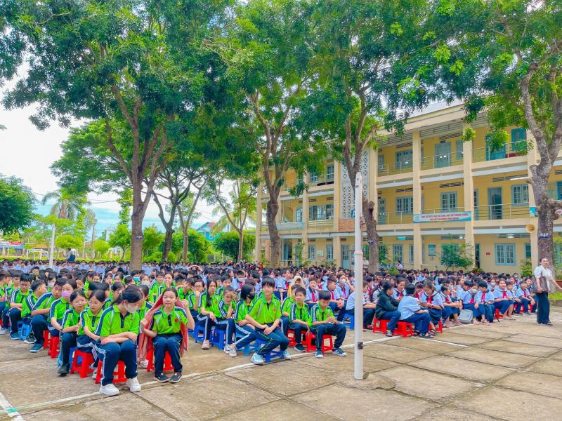 Trường THCS Lưu Văn Lang