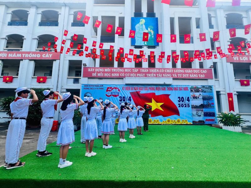 Trường THCS Lý Tự Trọng