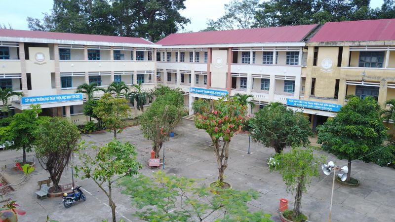 Trường THCS Lý Tự Trọng