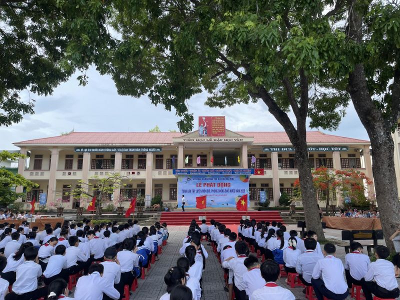 Trường THCS Mai Hùng