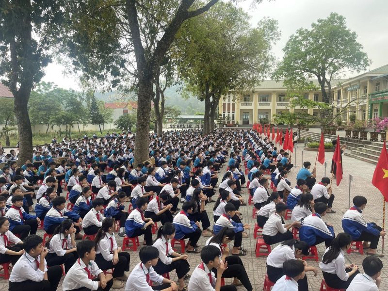 Trường THCS Mai Hùng