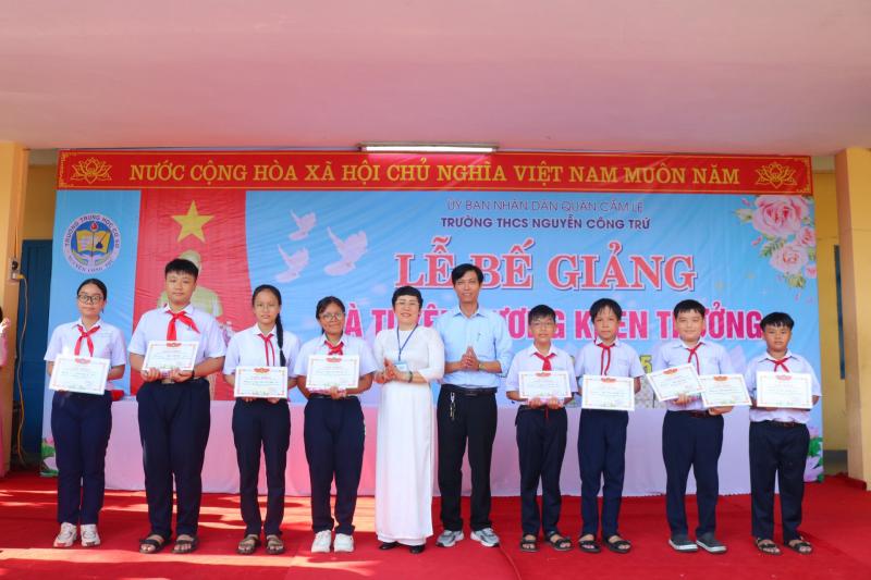 Trường THCS Nguyễn Công Trứ