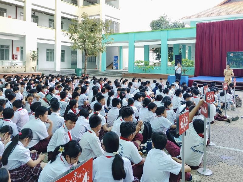 Trường THCS Nguyễn Hiền