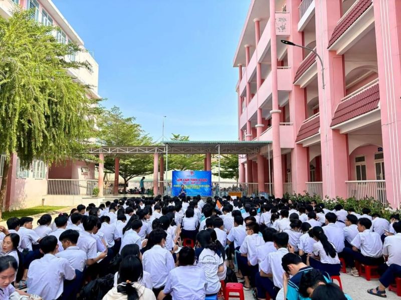 Trường THCS Nguyễn Hiền